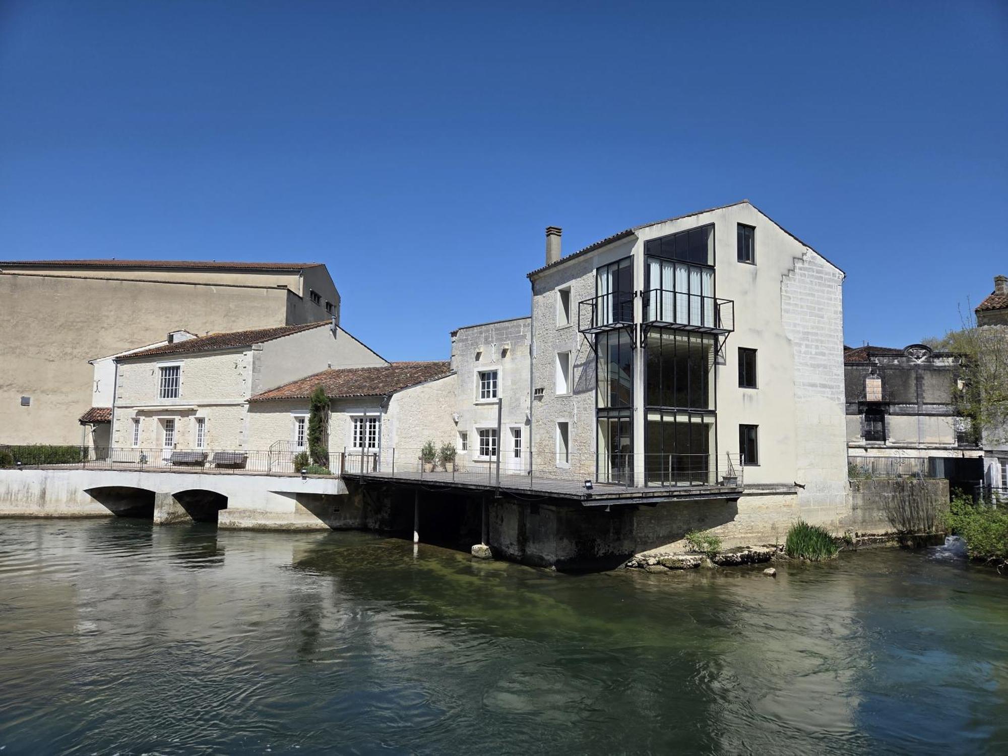 Quai 3 Loft Moderne Et Lumineux Les Pieds Dans L'Eau Lägenhet Jarnac Exteriör bild